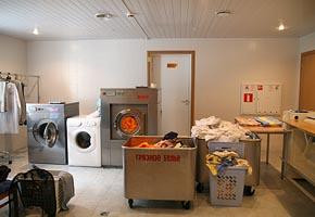 Laundry Room, Hotel Yasny Kosmotras, 2006-07 (C) Seiji Yoshimoto