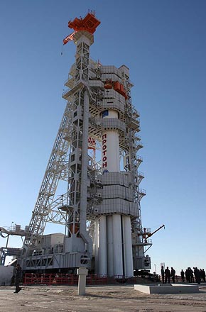 Proton Launch Vehicle, Site 200, Baikonur, 2004-10 (C) Seiji Yoshimoto