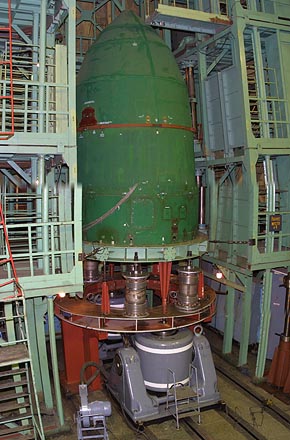 Qualification Test of Space Head Module including Satellite Mechanical Models at Yuzhnoye, 2005-05 (C) Yuzhnoye