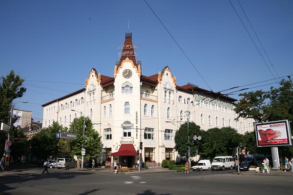 Grand Hotel Ukraine, Dnepropetrovsk, 2006-07, (C) Seiji Yoshimoto