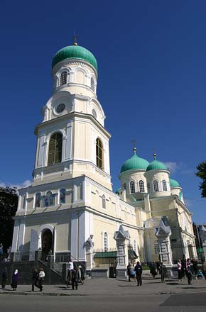 Trinity Church, Dnepropetrovsk, 2004-09, (C) Seiji Yoshimoto