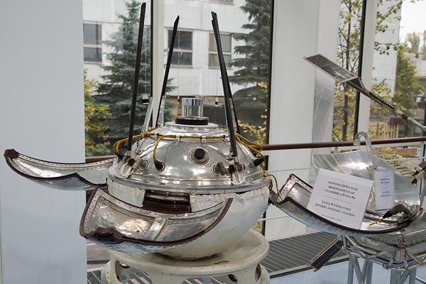Lunar-9 (First Landing to Moon), 2006-10 (C) Seiji Yoshimoto