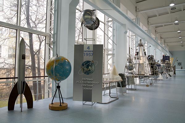 Various Kinds of satellites that achieved "the world's first missions" in the exhibition hall 2007-04 (C) Seiji Yoshimoto 