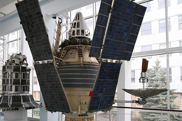 Molnya-1 experimental communications satellite, 2007-04 (C) Seiji Yoshimoto
