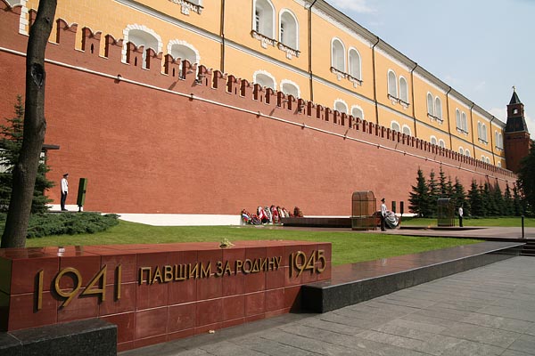 Eternal Flame, Kremlin, Moscow, 2006-07 (C) Seiji Yoshimoto
