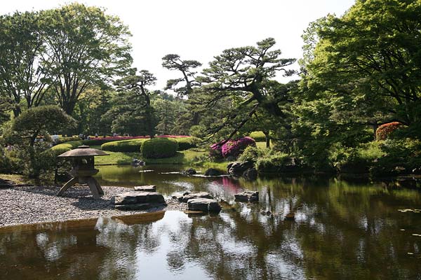 Japanese Garden in Kokyo (Imperial Palace), Tokyo, 2006-05, (C) Seiji Yoshimoto